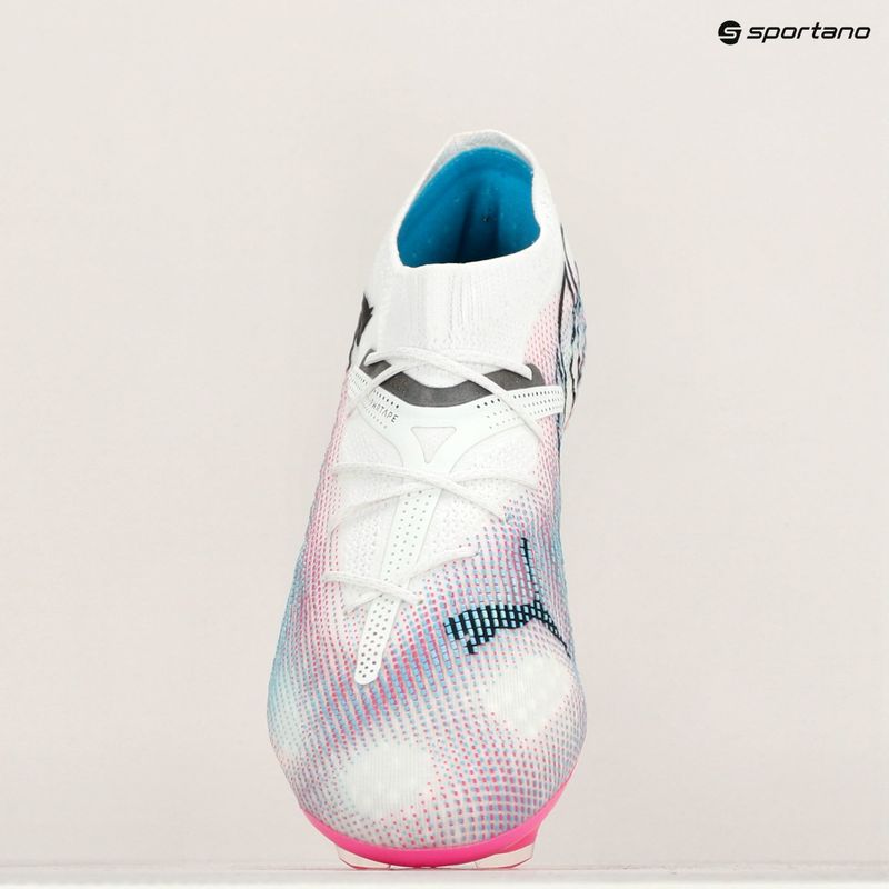 Футбольні бутси PUMA Future 7 Ultimate Low FG/AG білі/чорні/отруйно-рожеві/яскрава аква/сріблястий туман 16
