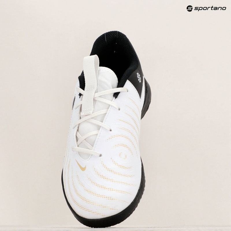 Кросівки футбольні дитячі Nike Phantom GX II Academy IC white/metallic gold coin/black 9