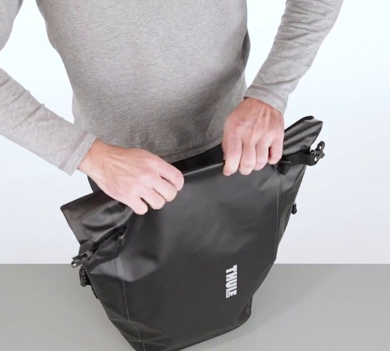 Сумка на велосипедний багажник Thule Shield Pannier 13L блакитна 3204206 4