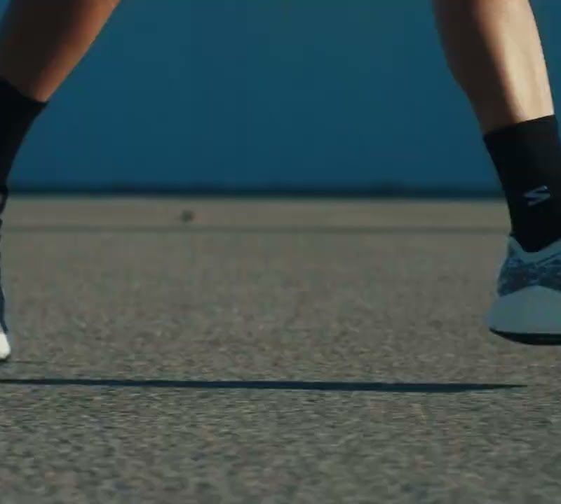 Кросівки для бігу чоловічі Salomon Aero Glide 4 GRVL beach ball/asphalt/vanilla ice 9