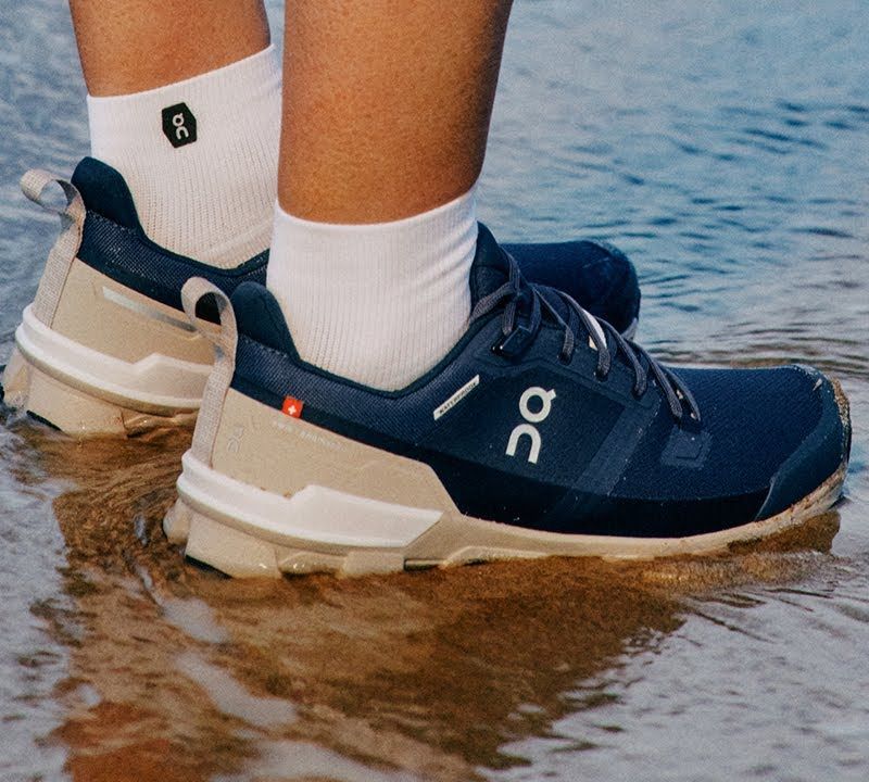 Кросівки для бігу жіночі On Cloudwander Waterproof navy/desert 14
