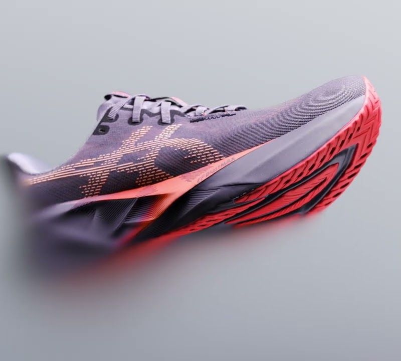 Кросівки для бігу жіночі ASICS Novablast 5 greyish purple/coral reef 10