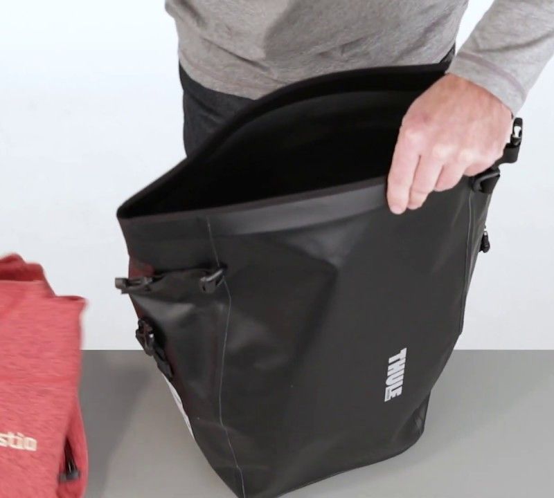 Сумка на велосипедний багажник Thule Shield Pannier 25L блакитна 3204210 4