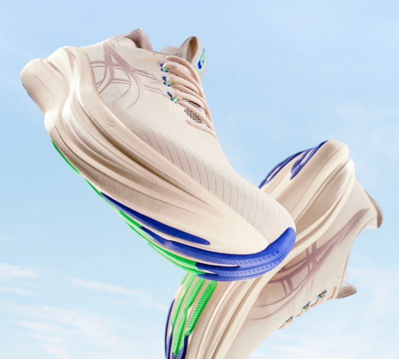 Кросівки для бігу жіночі ASICS Gel-Nimbus 28 white/sun coral 8