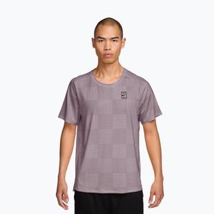 Футболка тенісна чоловіча Nike Court Dri-Fit Advantage Print light violet ore/black