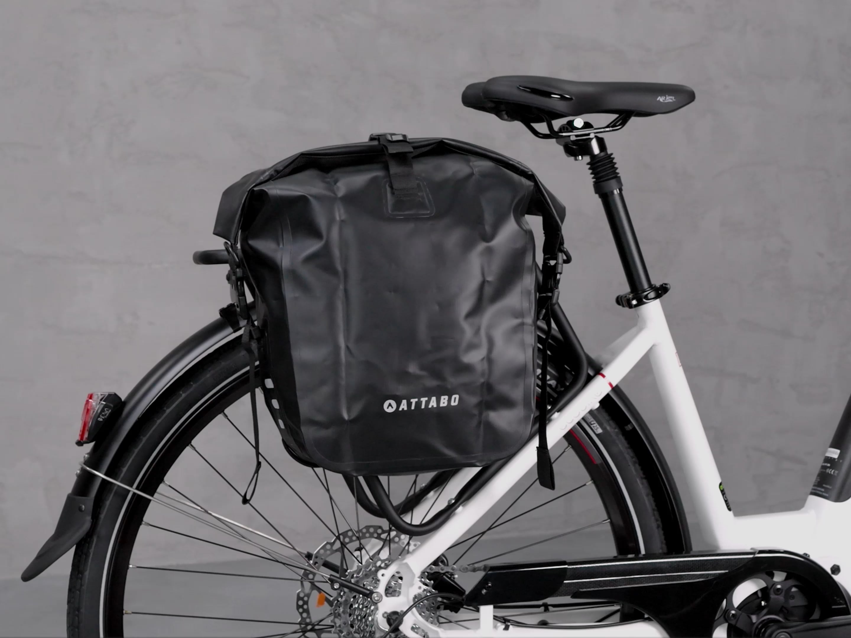 Сумка-багажник для велосипеда ATTABO APB-475 20 l чорна