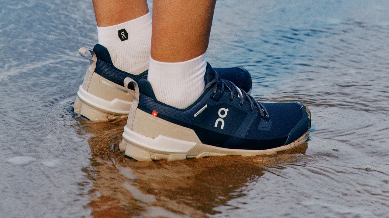 Кросівки для бігу жіночі On Cloudwander Waterproof navy/desert